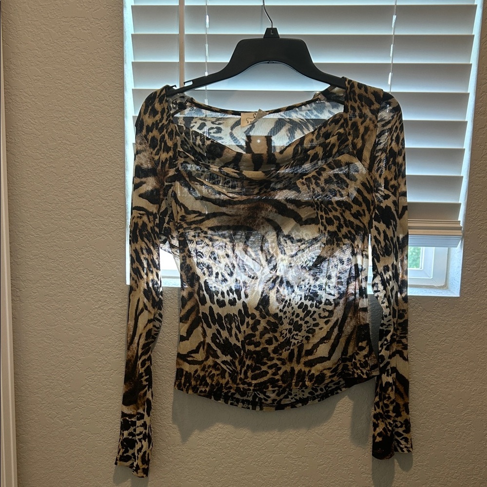Chic Leopard Print Long Sleeve Blouse